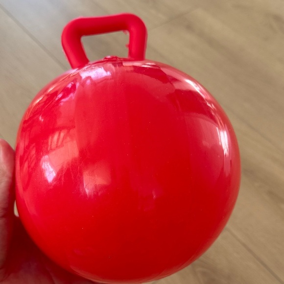 24CM Red Bouncing Ball with Handle - Picture 5 of 5